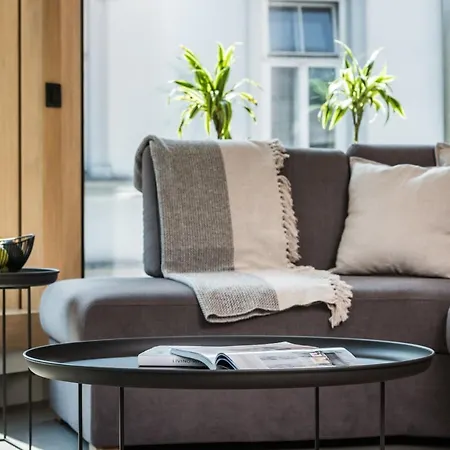 Apartment Academia *